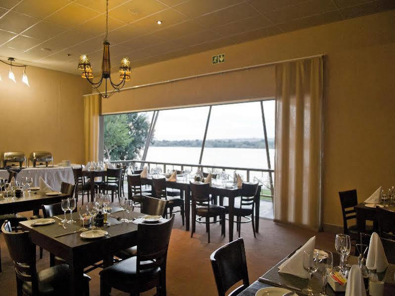 Protea Hotel By Marriott Zambezi River Lodge Katima Mulilo Eksteriør bilde